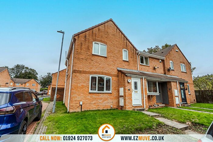 3 Bedroom Semi-Detached House For Sale In Plover Drive, Batley, WF17