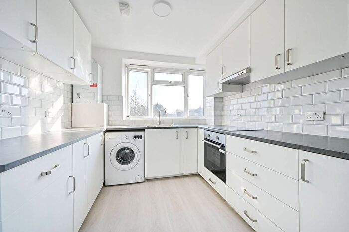 4 Bedroom Property To Rent In Maple Avenue, Acton, London, W3