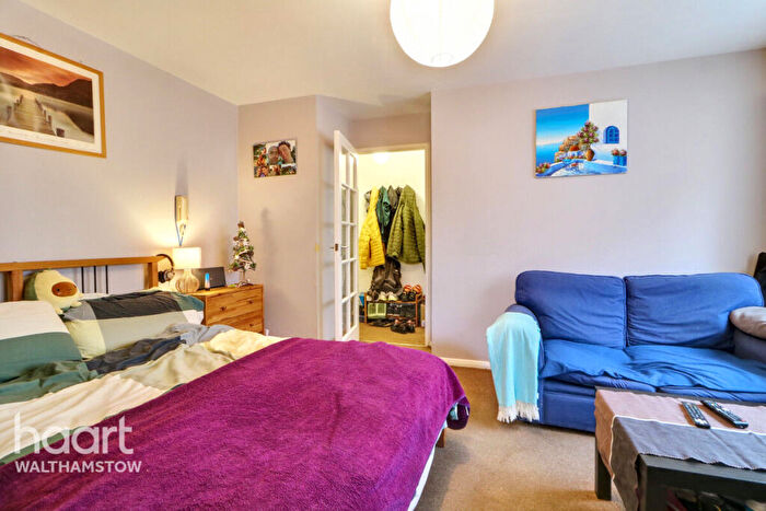 1 Bedroom Apartment For Sale In Greenacre Gardens, Walthamstow, E17