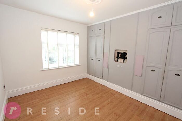 3 Bedroom Semi-Detached House For Sale In Baytree Lane, Middleton, Manchester, M24