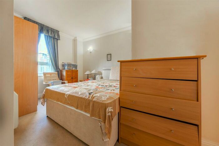 2 Bedroom Apartment To Rent In Lanark Square, Canary Wharf, London, E14