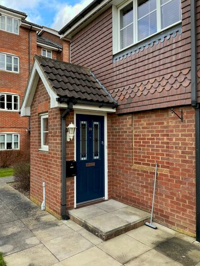 2 Bedroom Coach House To Rent In Yukon Road, Broxbourne, EN10
