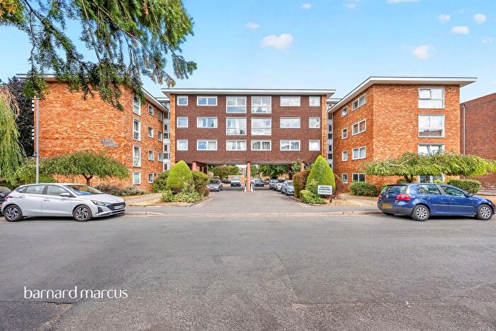 2 Bedroom Flat For Sale In Maldon Road, Wallington, SM6