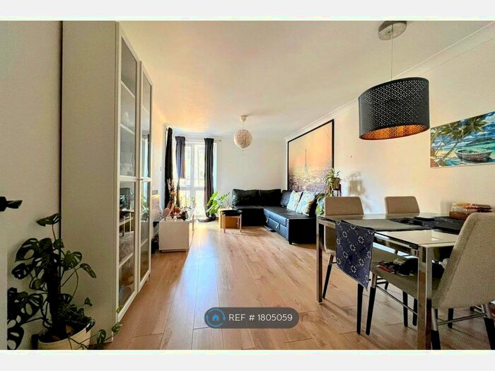 2 Bedroom Flat To Rent In Celandine Drive, London, E8