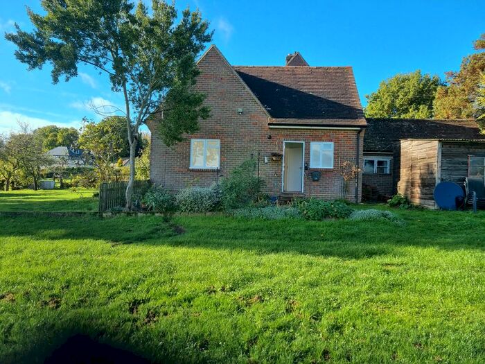 1 Bedroom Detached House To Rent In Hardings Green, Cookham, Maidenhead, SL6