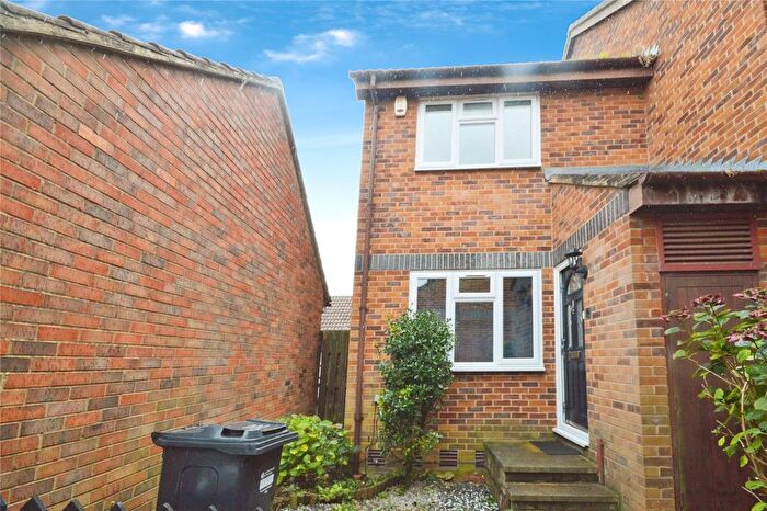 2 Bedroom Detached House To Rent In Derwent Close, Feltham, Middlesex, TW14