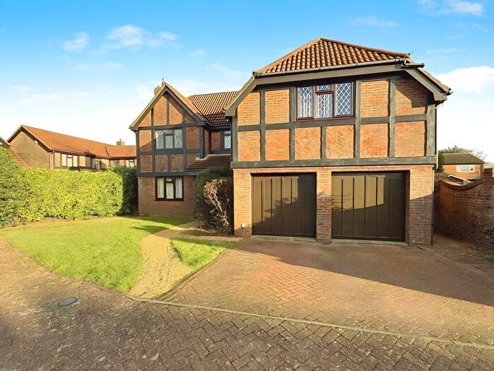 5 Bedroom Detached House To Rent In Walsingham Dene, Bournemouth, BH7