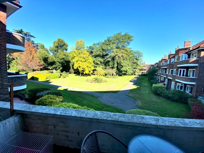 3 Bedroom Flat To Rent In Laleham Road, Staines Upon Thames, TW18