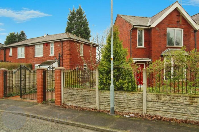3 Bedroom Semi-Detached House To Rent In Further Pits, Rochdale, OL11