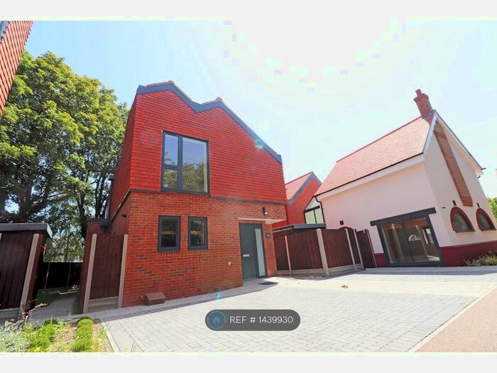 3 Bedroom Semi-Detached House To Rent In Aldersbrook Road, London, E12