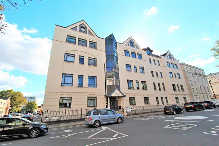2 Bedroom Apartment To Rent In Clarendon Avenue, Leamington Spa, CV32