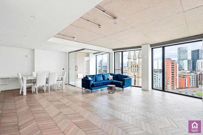 3 Bedroom Flat For Sale In Spinners Way, Castlefield, Manchester City Centre, M15