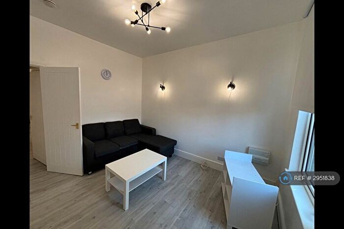 3 Bedroom End Of Terrace House To Rent In Middle St, Nottingham, NG9