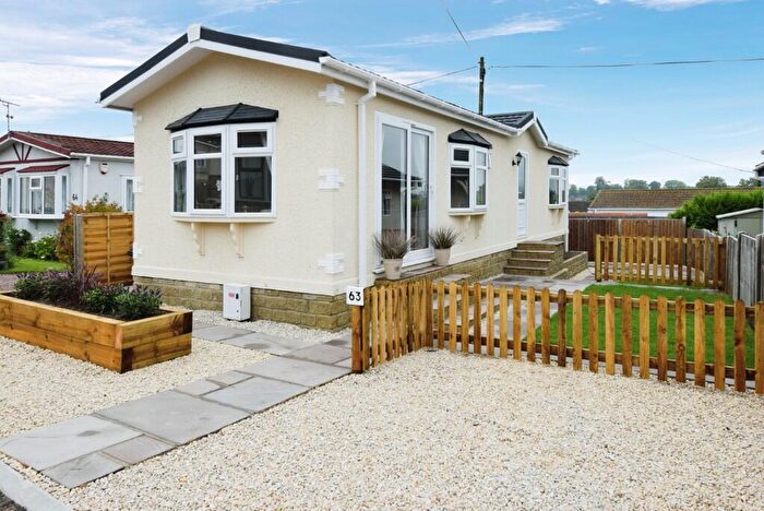 2 Bedroom Park Home For Sale In Bungalow Park, Amesbury, SP4