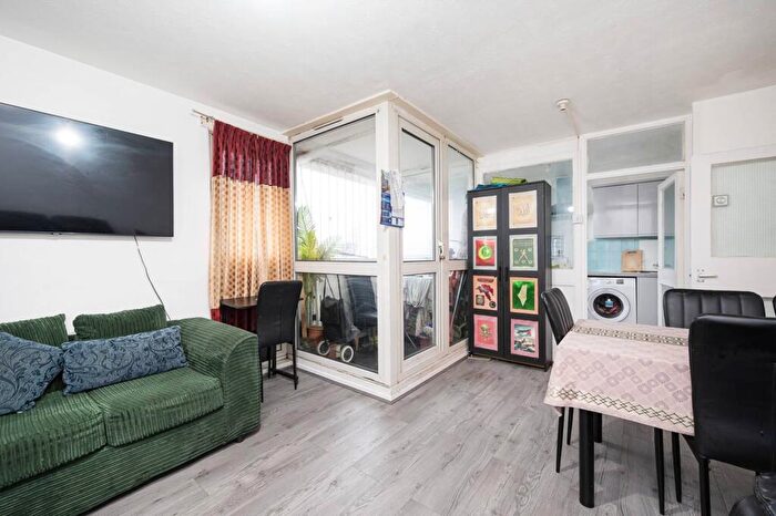 2 Bedroom Flat For Sale In Tillman Street, Tower Hamlets, London, E1