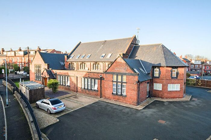 2 Bedroom Flat For Sale In St Hughes Lodge, Armley Lodge Road, Armley, Leeds, LS12