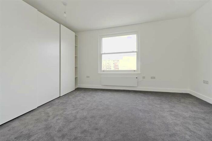 1 Bedroom Flat To Rent In Goldhawk Road, Shepherd's Bush W12