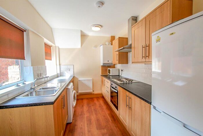 3 Bedroom Flat To Rent In £pppw - Doncaster Road, Sandyford, NE2