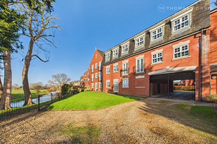2 Bedroom Apartment For Sale In Wharf Mews, Biggleswade, Bedfordshire, SG18