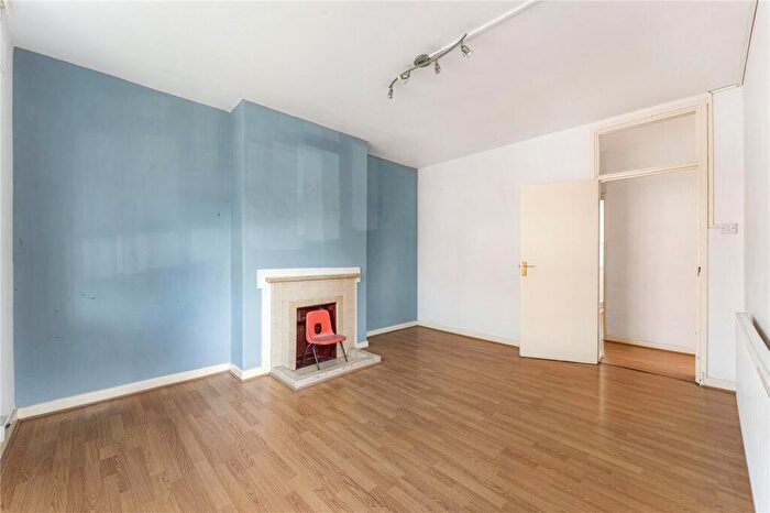 2 Bedroom Apartment For Sale In Chatsworth Estate, Elderfield Road, London, E5