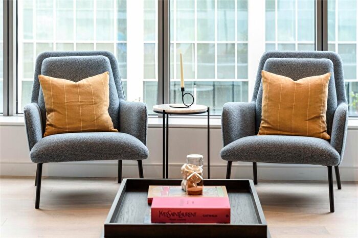 2 Bedroom Apartment To Rent In Water Street, London, E14