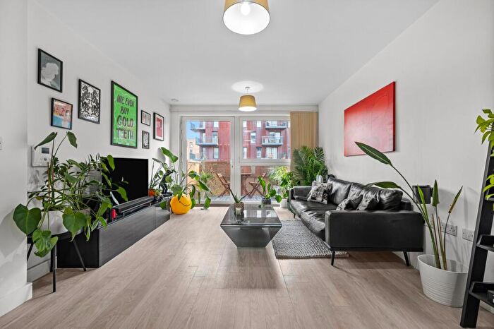 1 Bedroom Flat For Sale In Copenhagen Court, Pell Street, SE8