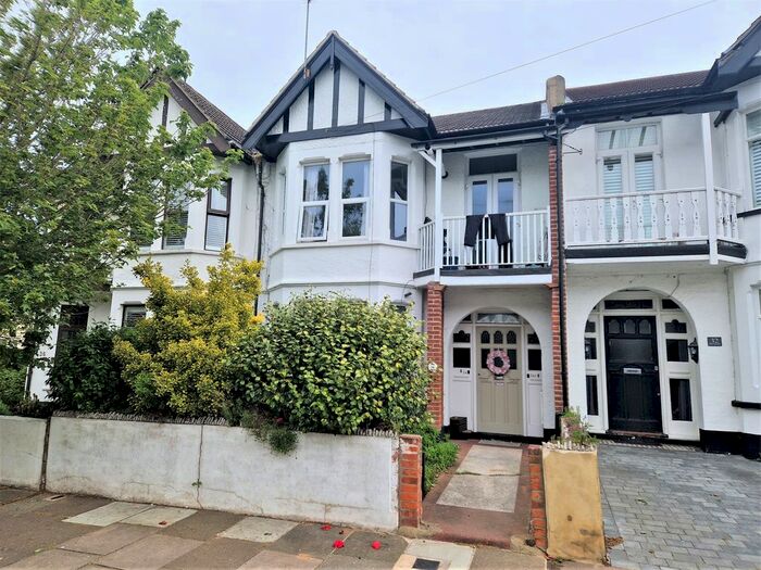 2 Bedroom Flat To Rent In Plas Newydd, Southend-On-Sea, SS1