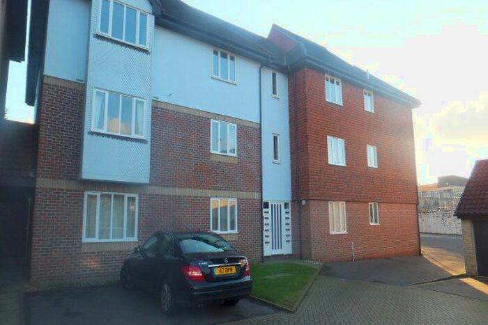 2 Bedroom Flat To Rent In Nicholsons Grove, Colchester, CO1