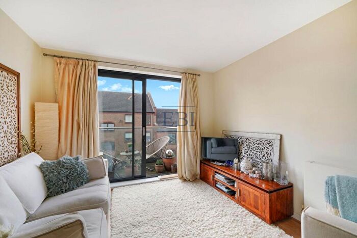 1 Bedroom Apartment For Sale In Douglas Path, London, E14