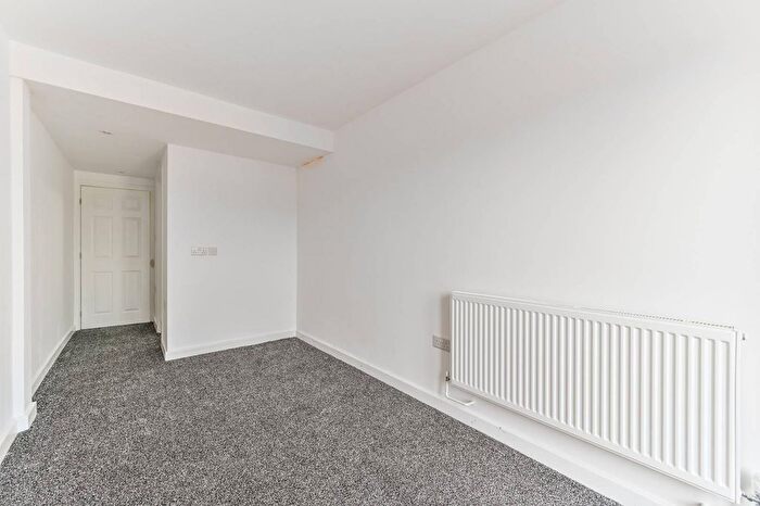 Studio To Rent In Crossways Road, Mitcham, CR4