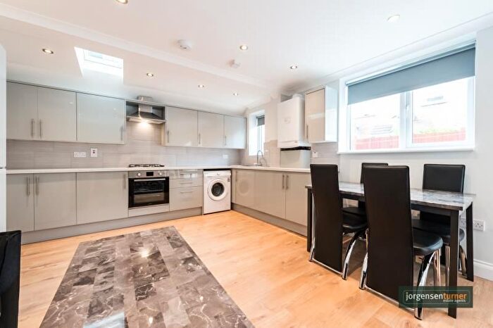 3 Bedroom Maisonette To Rent In Ormiston Grove, London, W12