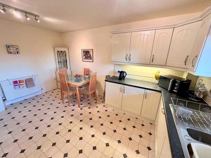 2 Bedroom Apartment For Sale In Skircoat Lodge, Skircoat Green, Halifax, HX3