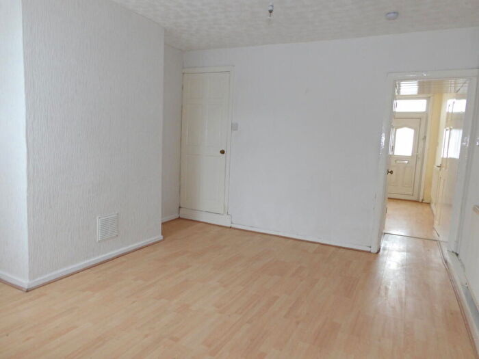 2 Bedroom House To Rent In Barker Street, Huthwaite, NG17