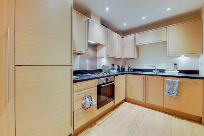 3 Bedroom Flat To Rent In Shepperton Road, Islington, London, N1