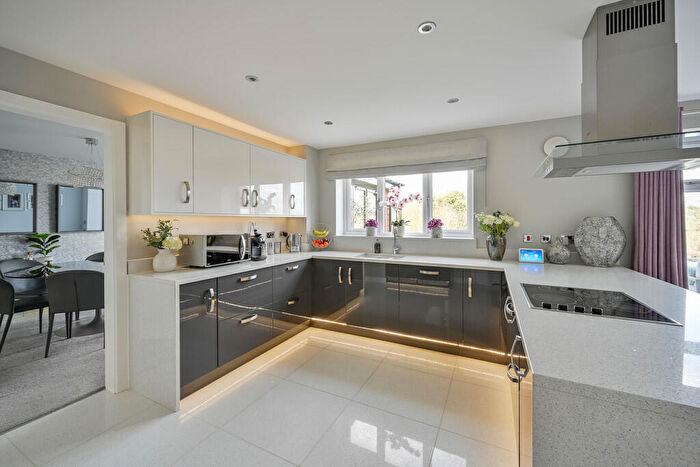 4 Bedroom Detached House For Sale In Spire Close, Ashbourne, DE6