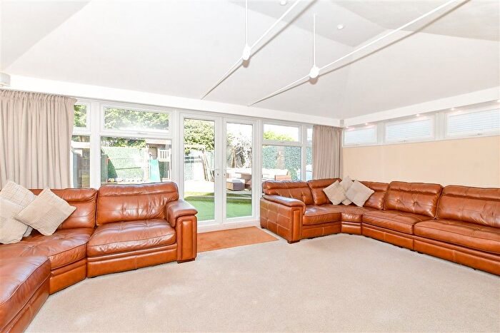 4 Bedroom Chalet For Sale In Timberlane, Waterlooville, Hampshire, PO7