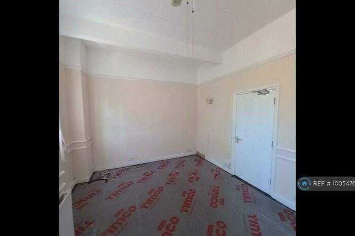 3 Bedroom Flat To Rent In Cawnpore Street, London, SE19