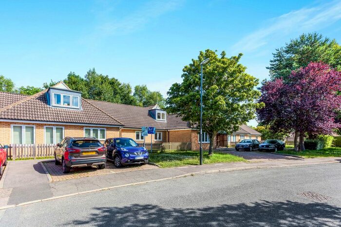 2 Bedroom Flat To Rent In Waterside Close, Bewbush, Crawley RH11