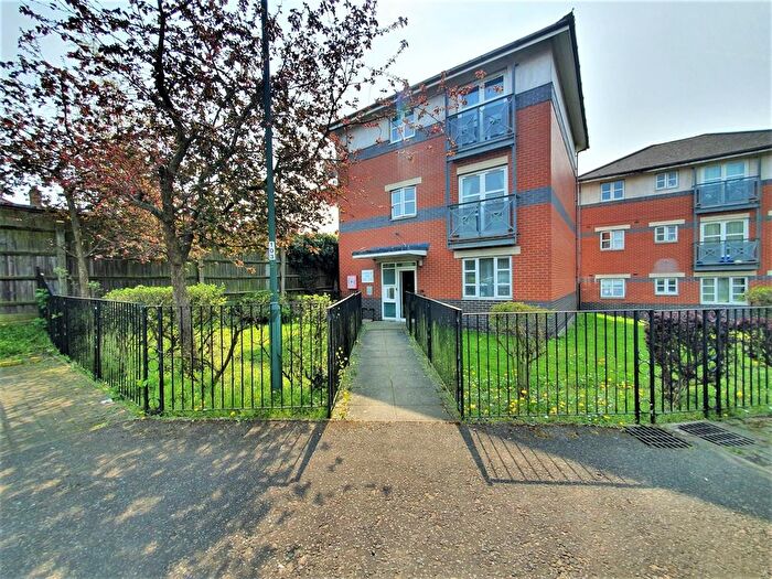 1 Bedroom Flat For Sale In De Havilland Road, Edgware, HA8