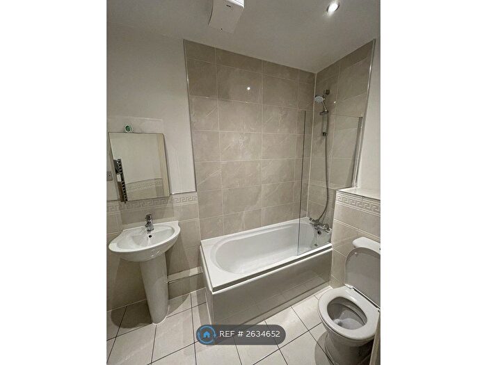 2 Bedroom Flat To Rent In Brentwood Court, Eccles, Manchester, M30