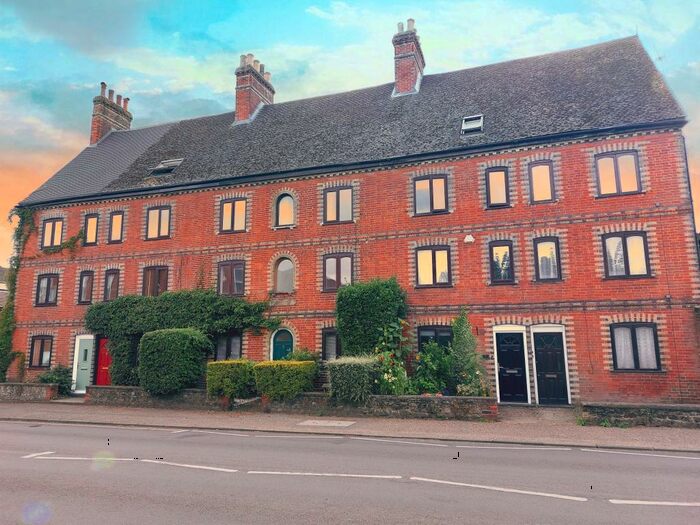 2 Bedroom Flat To Rent In Midhurst, GU29