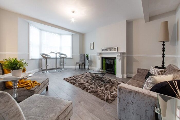 2 Bedroom Flat To Rent In Rosendale Road, West Dulwich, London, SE21