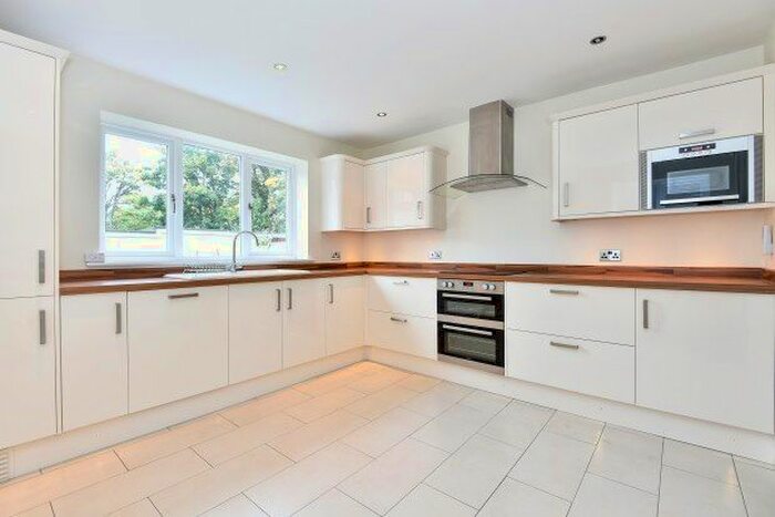 3 Bedroom Semi-Detached House To Rent In Freelands Road, Bromley BR1