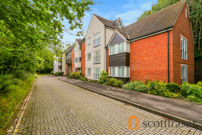 2 Bedroom Property To Rent In Linacre Court, Headington, OX3