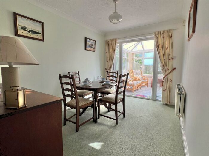 4 Bedroom Detached House For Sale In Newbery Close, Axminster, EX13