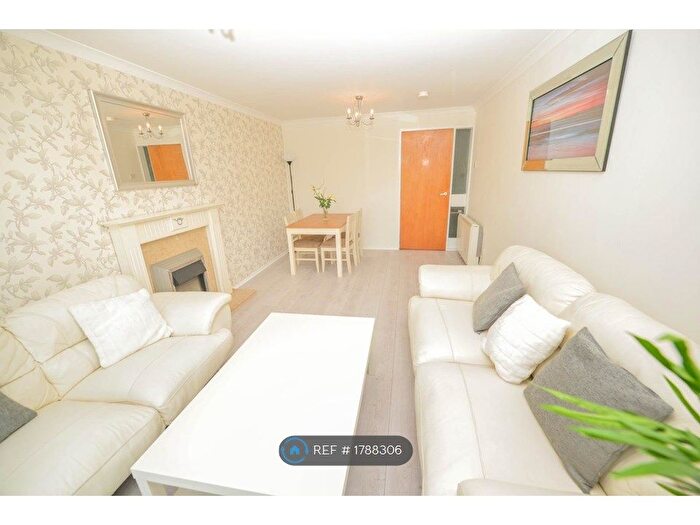 2 Bedroom Flat To Rent In Buccleuch Street, Glasgow, G3