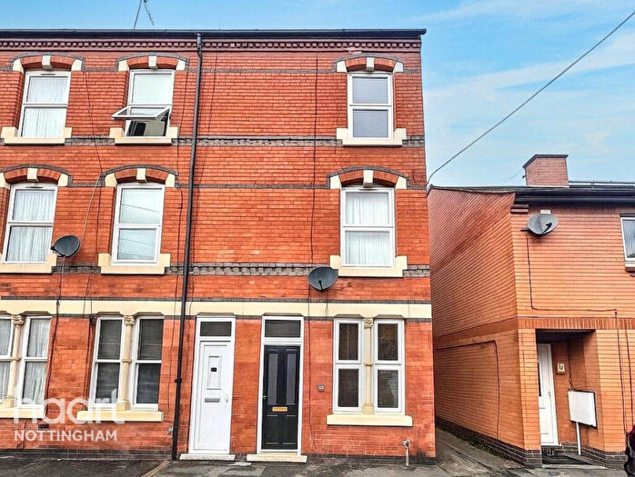3 Bedroom Terraced House For Sale In Thurman Street, Nottingham, NG7