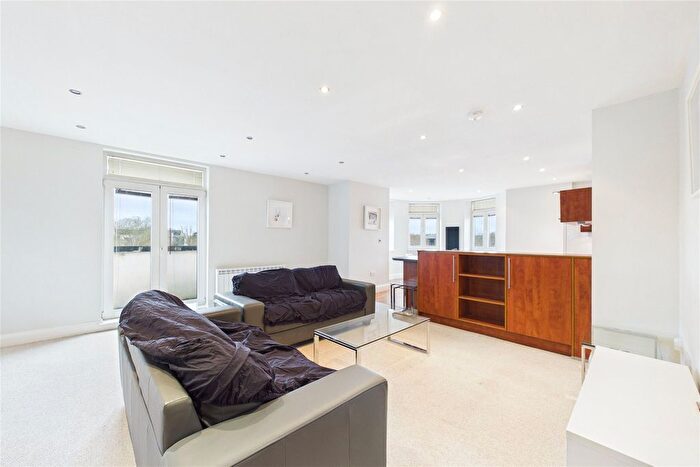 2 Bedroom Flat To Rent In Clarence Street, Staines-Upon-Thames, Surrey, TW18