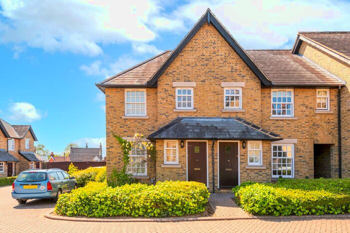 3 Bedroom End Of Terrace House To Rent In Warrenne Way, Reigate, RH2