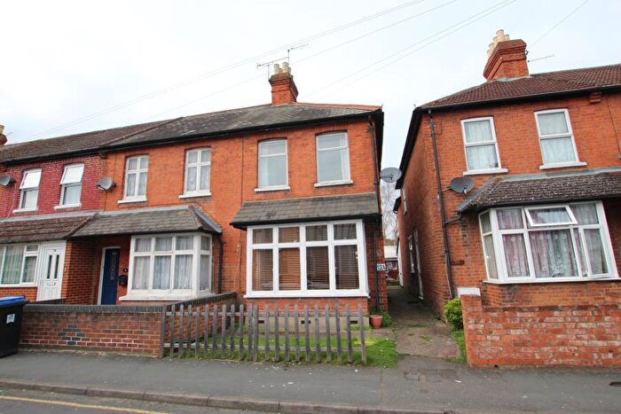 2 Bedroom End Of Terrace House To Rent In Woking, Surrey, GU21